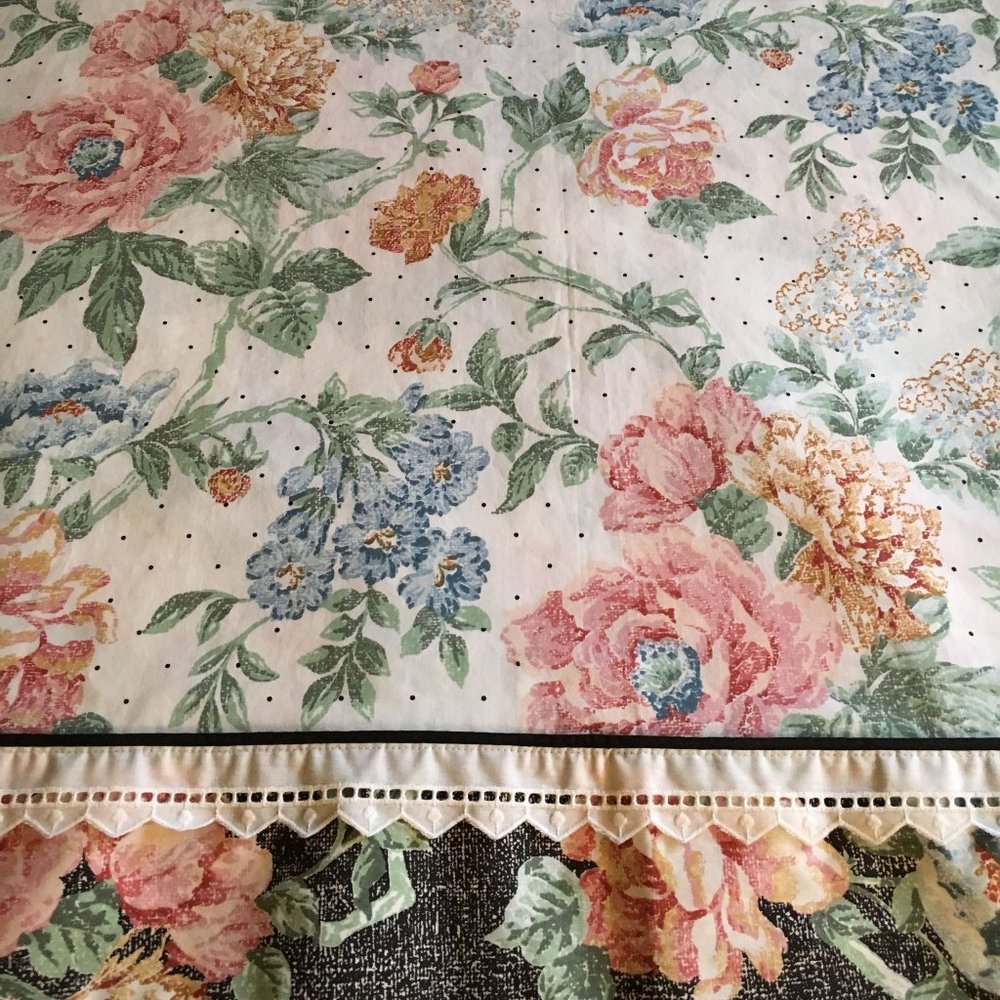 VTG Full Flat Bed Sheet - Flowers and Polka Dots with a Black Floral Border
